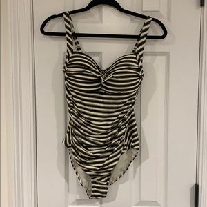 NIPTUCK SWIM Women’s one-piece swimsuit